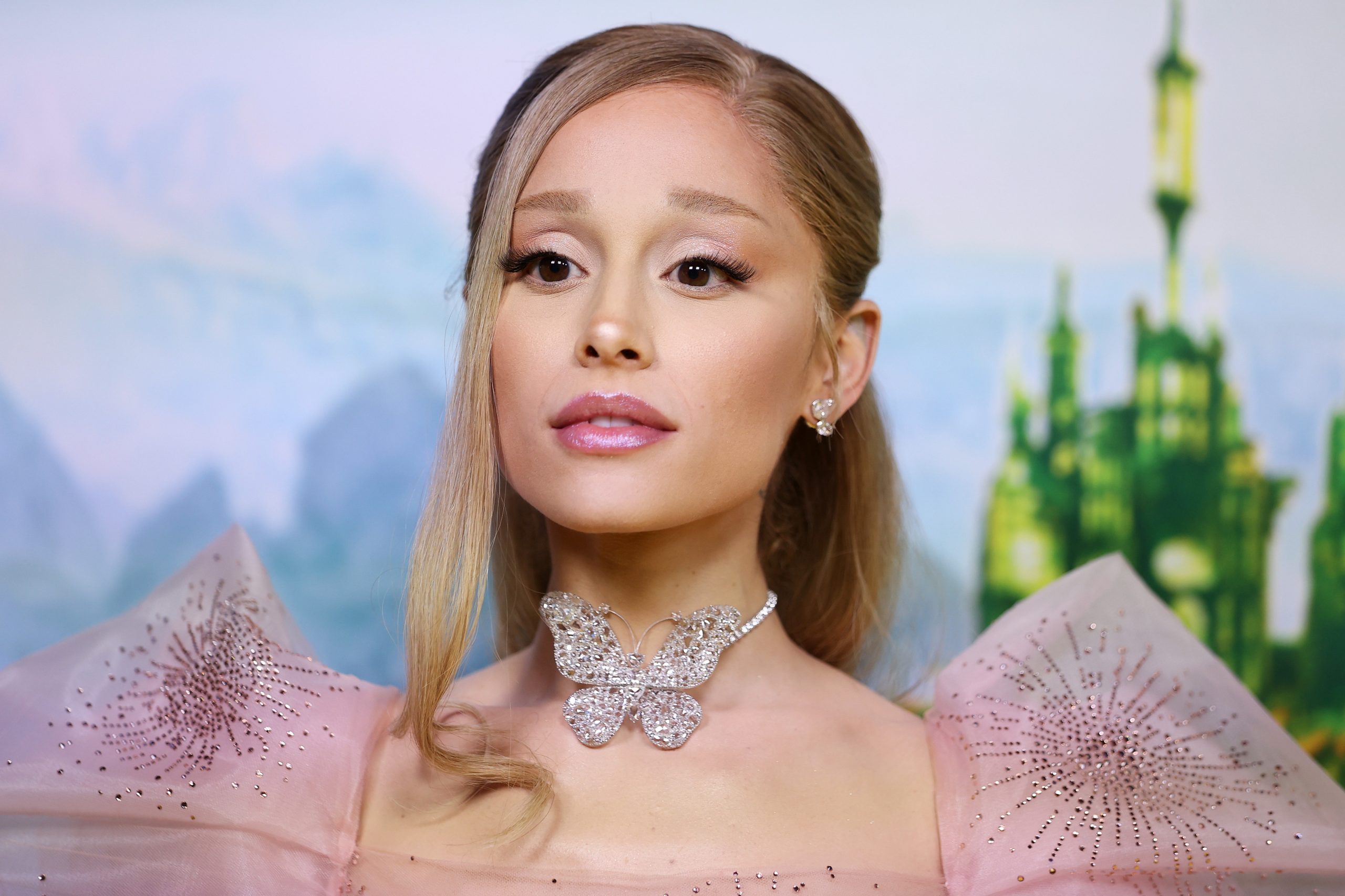 Ariana Grande Made an Unexpected Hair Color Change for the Golden Globes—See Photos